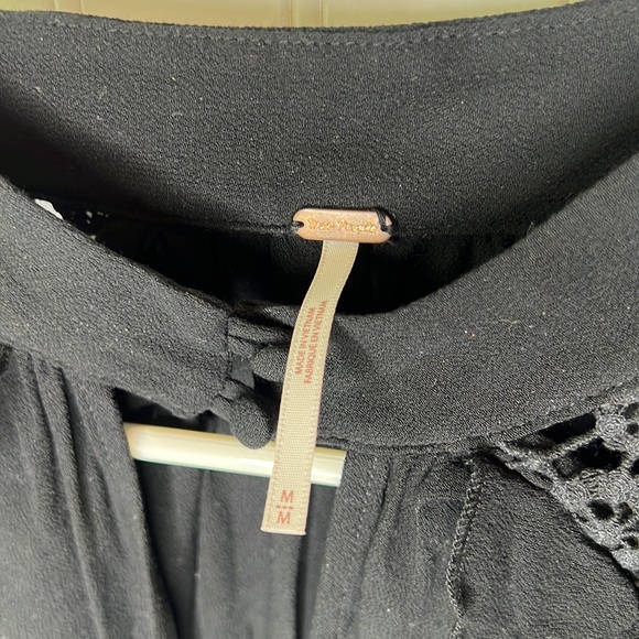 Free People Crocheted Trim V Neck Oversized Blouse Size Medium - Picture 6 of 10